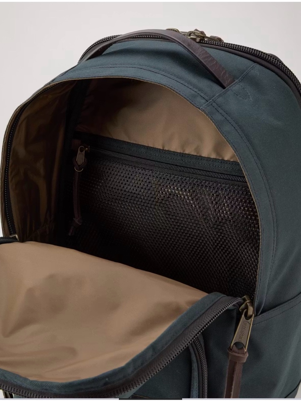 Filson Dryden Ballistic Nylon
Backpack Exclusive - 25L - Navy - Picture 4 of 10
